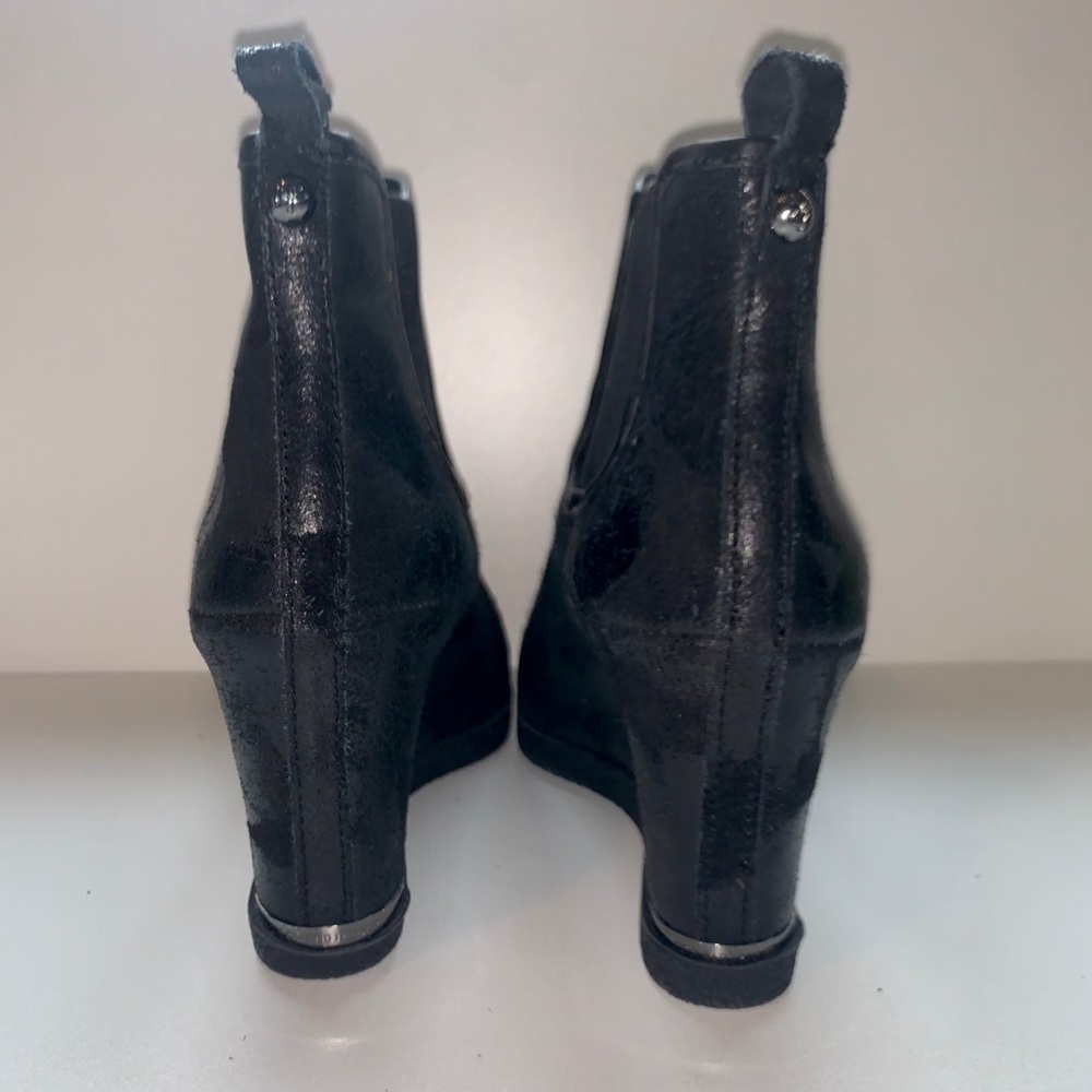 Black suede Donald J Pliner Dillion shoes